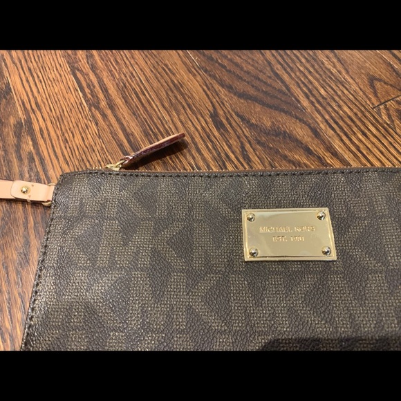 Michael Kors hand bag - Picture 2 of 4